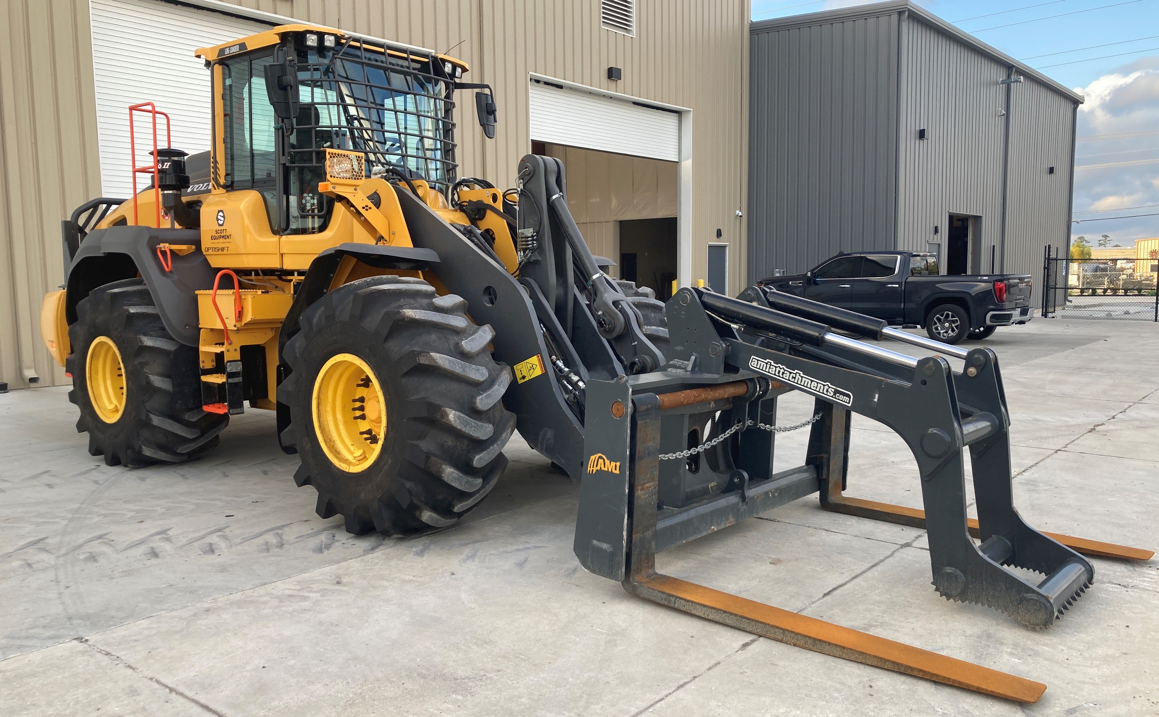 Wheel Loader w/ Mat Grapple